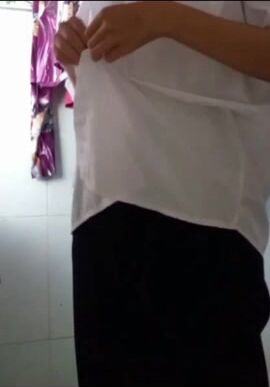 Gạ gẫm con bạn Cùng lớp, Vừa Dì Học về Đã Cởi Đồ Đi Tắm Lồn rậm thủ dâm